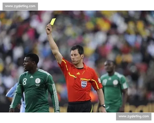 黄牌警告制度在足球比赛中的意义与实施效果分析